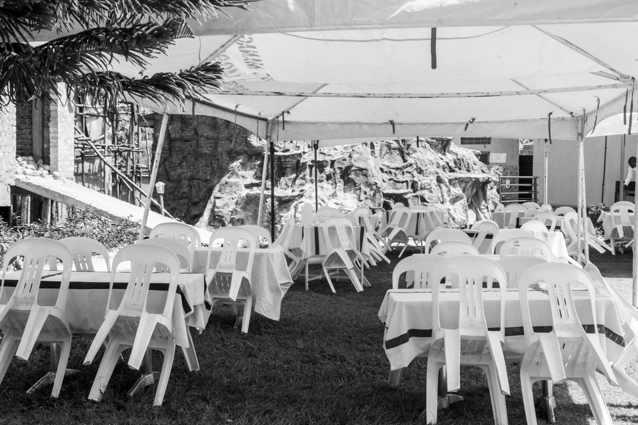 Desert Breeze Hotel Arua Kültér fotó